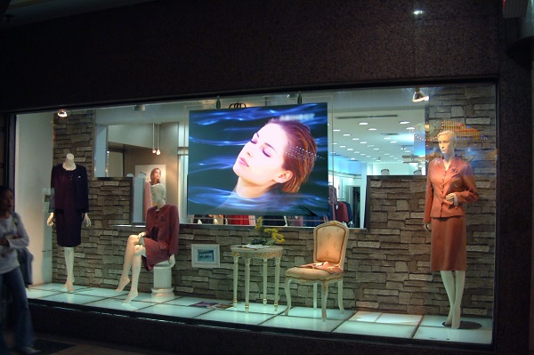 proektsionnya-vitrina-4